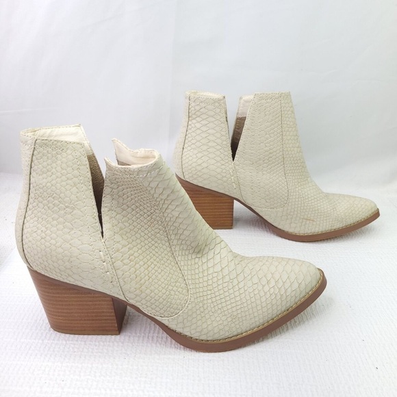 Laura Marano by Not Rated Western Ankle Bootie White Faux Snake Print Size 8 - Picture 2 of 14
